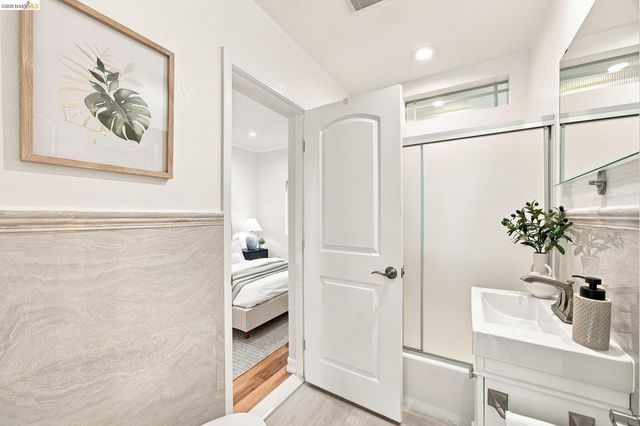 1324 Fitzgerald St, Oakland, CA 94608