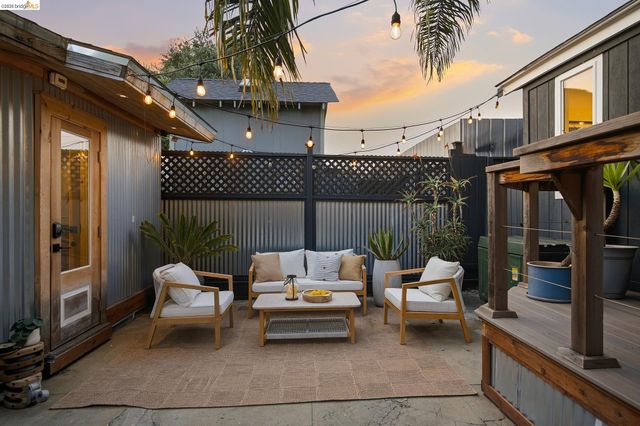 1324 Fitzgerald St, Oakland, CA 94608