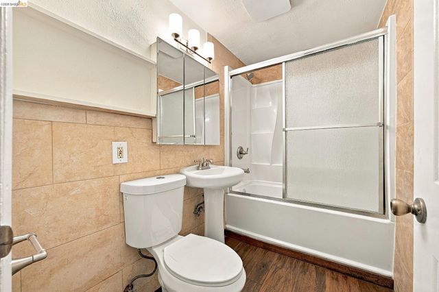 1324 Fitzgerald St, Oakland, CA 94608