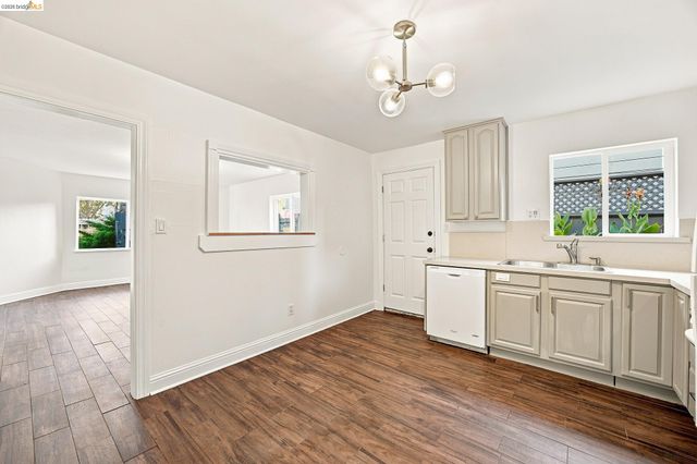 1324 Fitzgerald St, Oakland, CA 94608