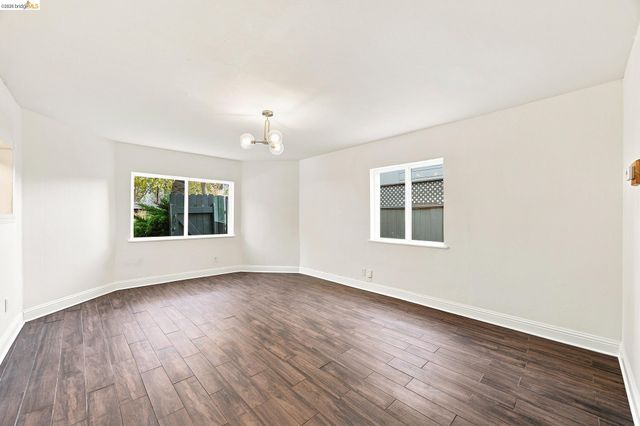 1324 Fitzgerald St, Oakland, CA 94608