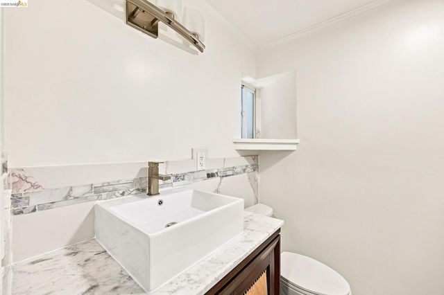 1324 Fitzgerald St, Oakland, CA 94608