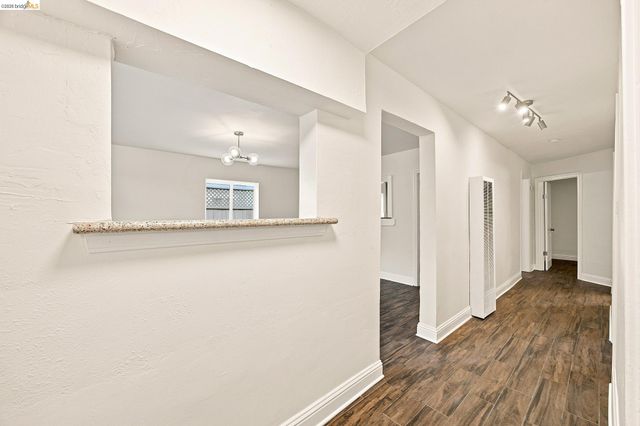 1324 Fitzgerald St, Oakland, CA 94608