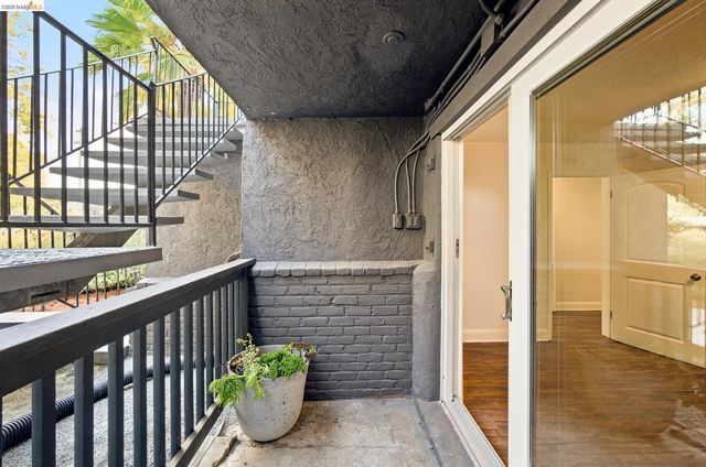 1324 Fitzgerald St, Oakland, CA 94608