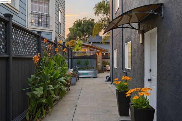 1324 Fitzgerald St, Oakland, CA 94608