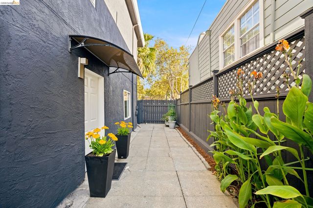 1324 Fitzgerald St, Oakland, CA 94608