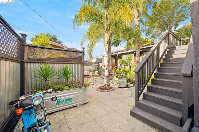 1324 Fitzgerald St, Oakland, CA 94608