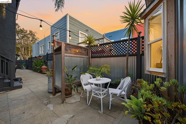 1324 Fitzgerald St, Oakland, CA 94608