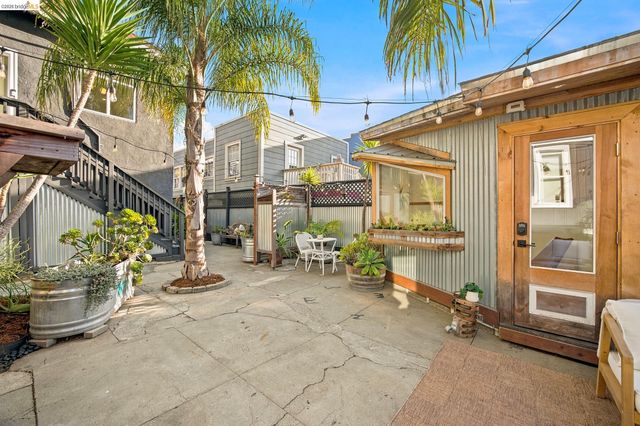 1324 Fitzgerald St, Oakland, CA 94608