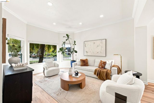 1324 Fitzgerald St, Oakland, CA 94608