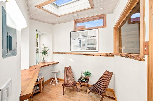1324 Fitzgerald St, Oakland, CA 94608