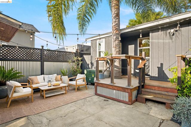 1324 Fitzgerald St, Oakland, CA 94608