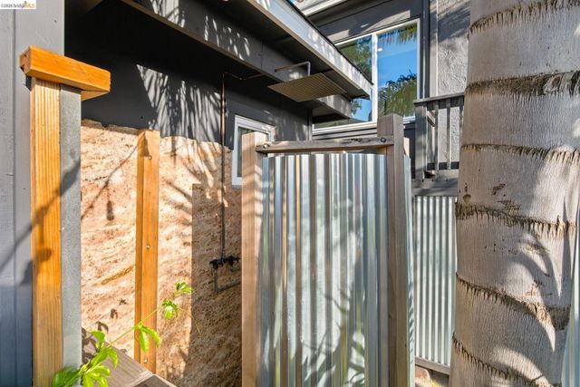 1324 Fitzgerald St, Oakland, CA 94608