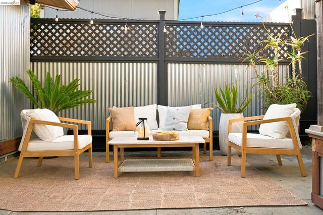 1324 Fitzgerald St, Oakland, CA 94608