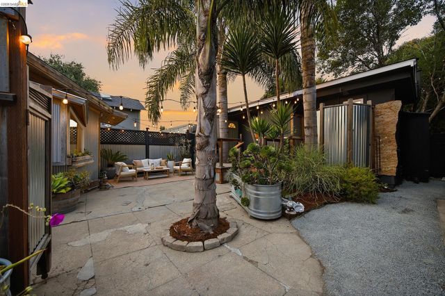 1324 Fitzgerald St, Oakland, CA 94608