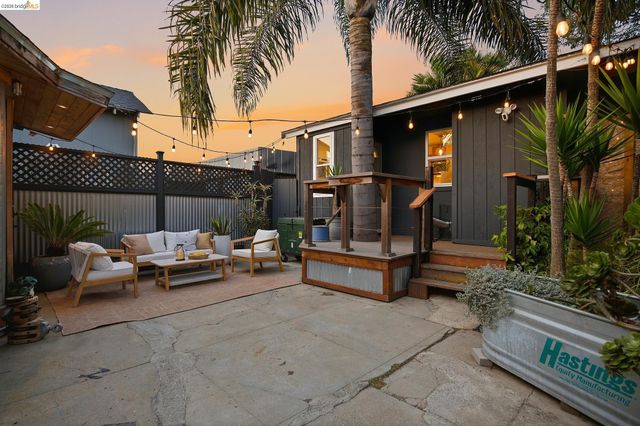 1324 Fitzgerald St, Oakland, CA 94608