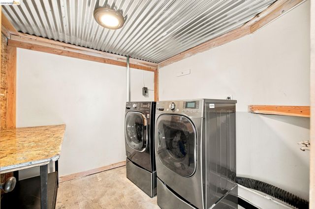 1324 Fitzgerald St, Oakland, CA 94608