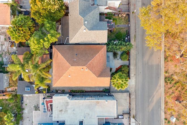1324 Fitzgerald St, Oakland, CA 94608