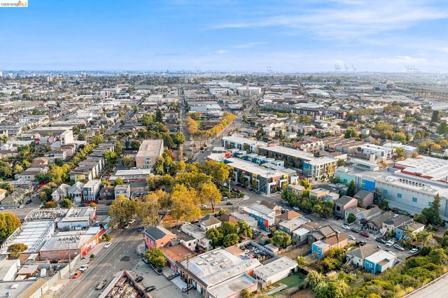 1324 Fitzgerald St, Oakland, CA 94608