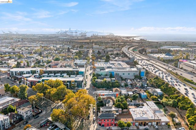 1324 Fitzgerald St, Oakland, CA 94608