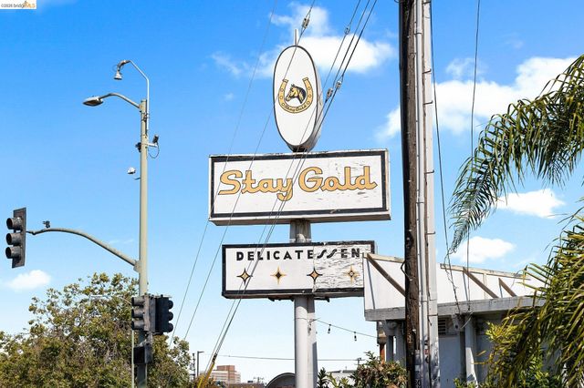 1324 Fitzgerald St, Oakland, CA 94608