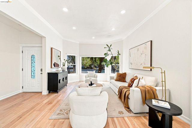 1324 Fitzgerald St, Oakland, CA 94608