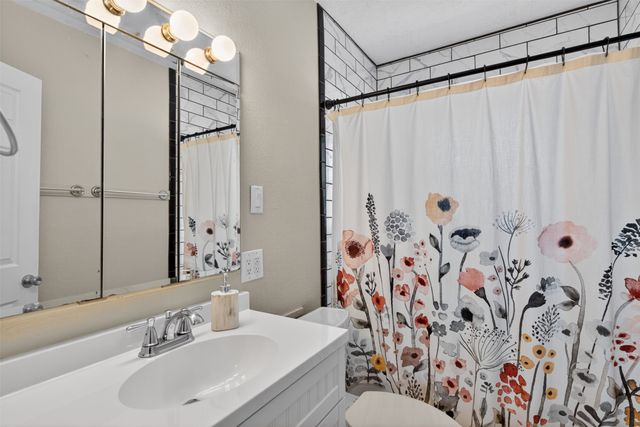 2420 45th Street, Des Moines, IA 50310
