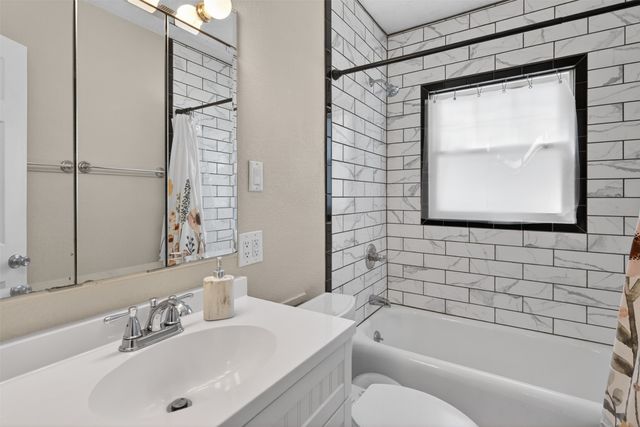 2420 45th Street, Des Moines, IA 50310