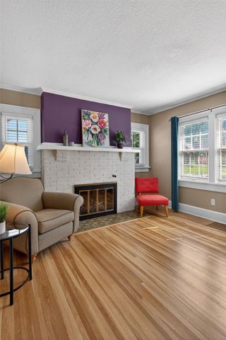 2420 45th Street, Des Moines, IA 50310