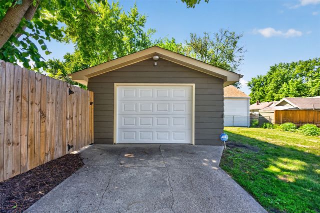 2420 45th Street, Des Moines, IA 50310
