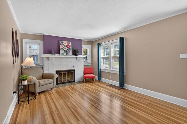 2420 45th Street, Des Moines, IA 50310
