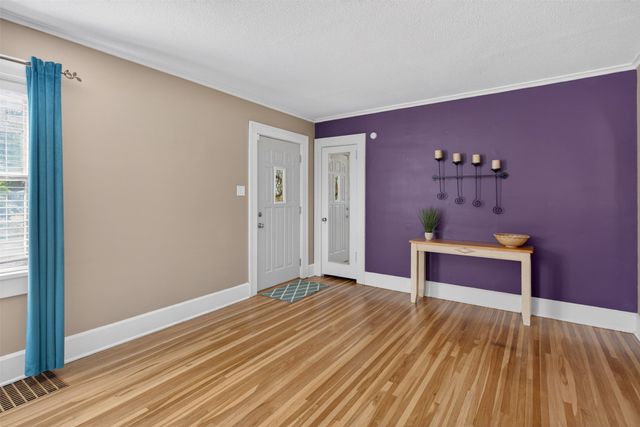 2420 45th Street, Des Moines, IA 50310