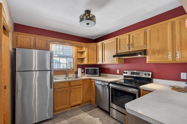2420 45th Street, Des Moines, IA 50310