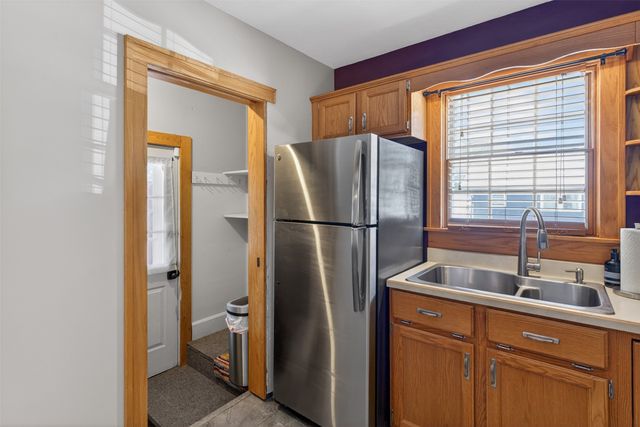 2420 45th Street, Des Moines, IA 50310