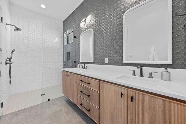 806 Sunfish ST, Lakeway, TX 78734