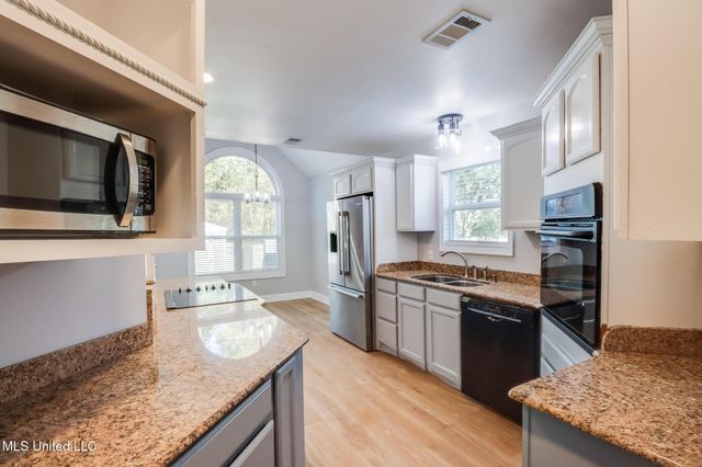 514 Royal Oak Drive, Pass Christian, MS 39571