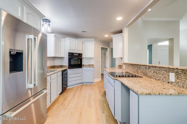 514 Royal Oak Drive, Pass Christian, MS 39571