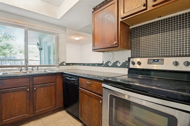 203 Trinidad Drive, Grand Prairie, TX 75052