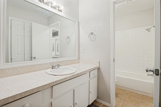 203 Trinidad Drive, Grand Prairie, TX 75052