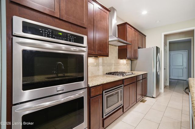 18406 Standwick Dr, Louisville, KY 40245