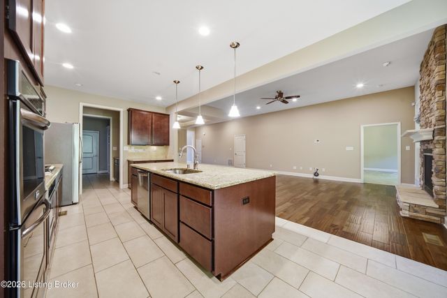 18406 Standwick Dr, Louisville, KY 40245