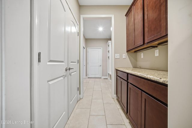 18406 Standwick Dr, Louisville, KY 40245
