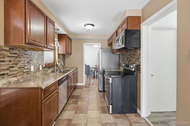 28807 Somerset Place, Lathrup Village, MI 48076