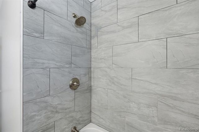 28807 Somerset Place, Lathrup Village, MI 48076