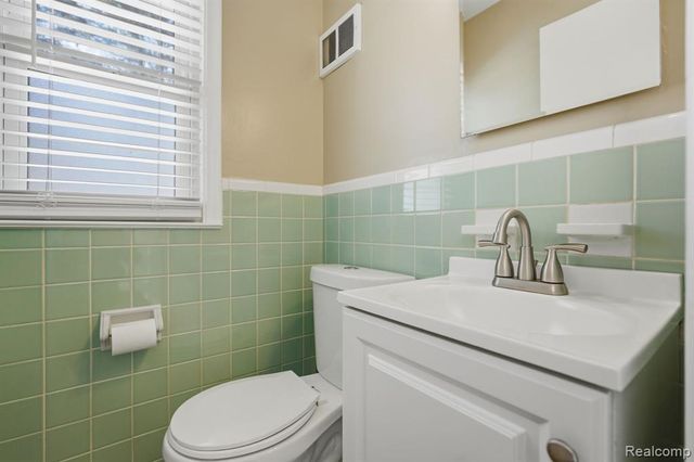 28807 Somerset Place, Lathrup Village, MI 48076