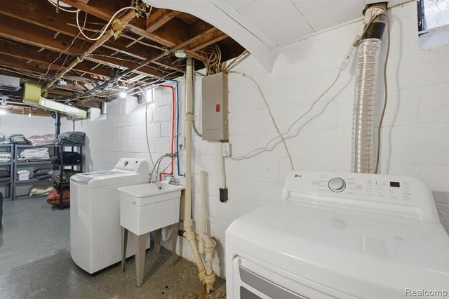 28807 Somerset Place, Lathrup Village, MI 48076