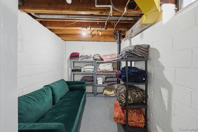 28807 Somerset Place, Lathrup Village, MI 48076