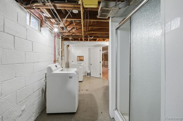 28807 Somerset Place, Lathrup Village, MI 48076