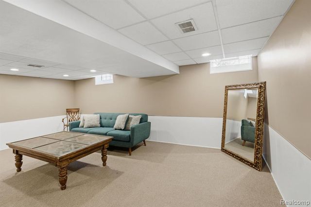 28807 Somerset Place, Lathrup Village, MI 48076