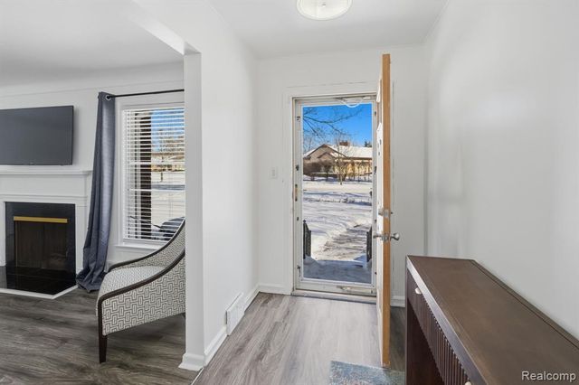 28807 Somerset Place, Lathrup Village, MI 48076